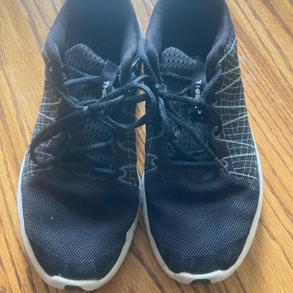UA tennis shoes women’s sz 10 men’s 8